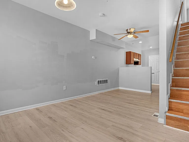 1562 N Woodyear St — Photo 31