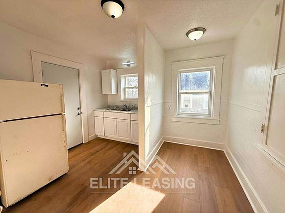2nd image of 1438 Southwest Ave #4