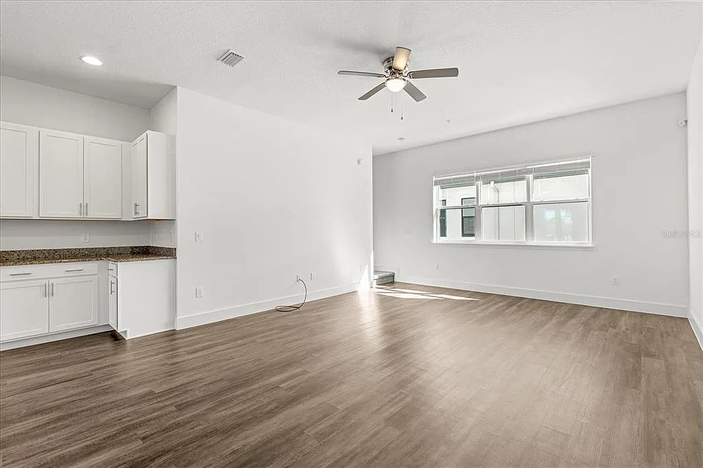 3 bed, 2.5 bath, 1680 sqft, $2,675 — Photo 4