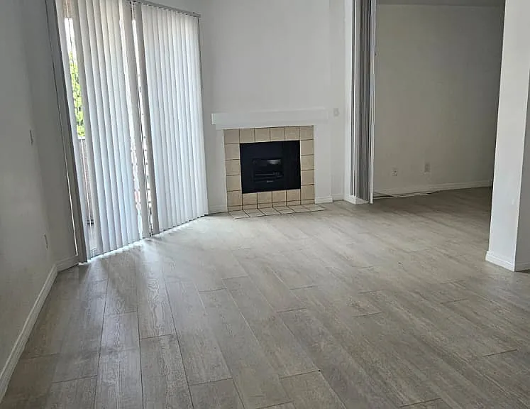 13718 Moorpark St #102X — Photo 12