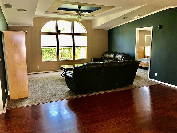 3rd image of 3103 Carpenter Ln