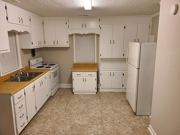 3rd image of 909 Aycock St