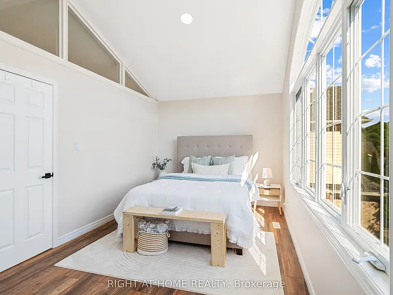 754 Hedgerow Pl — Photo 22