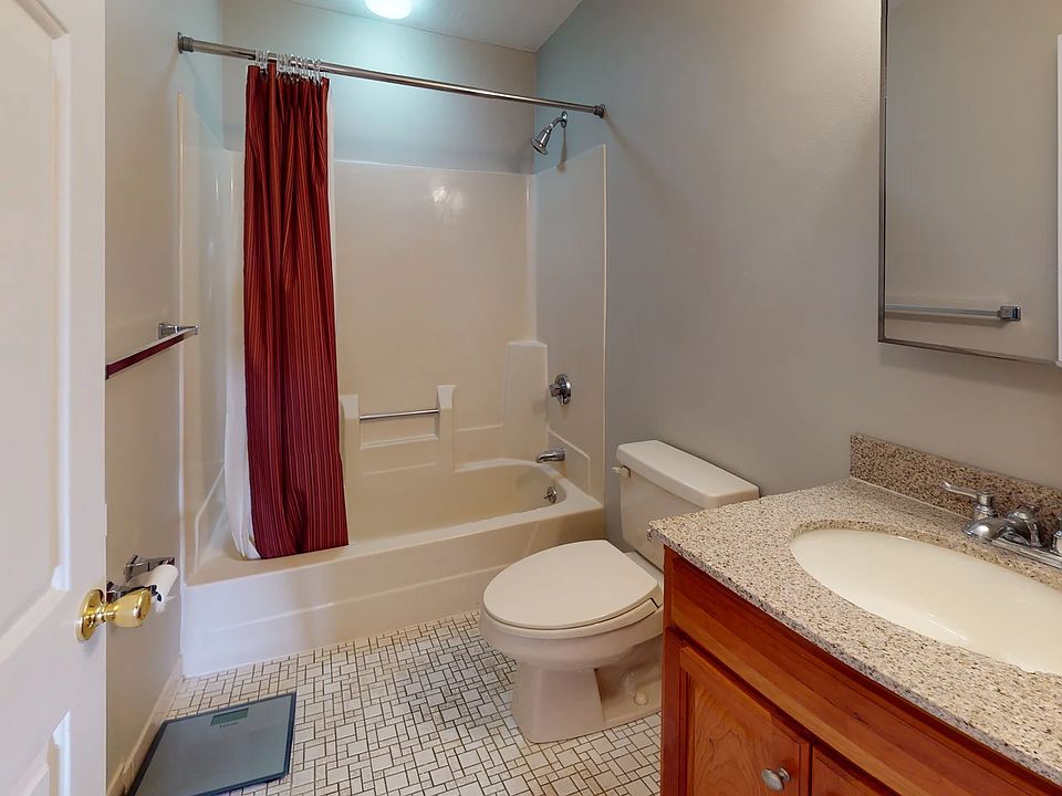 1st image of 230 Willard St #6