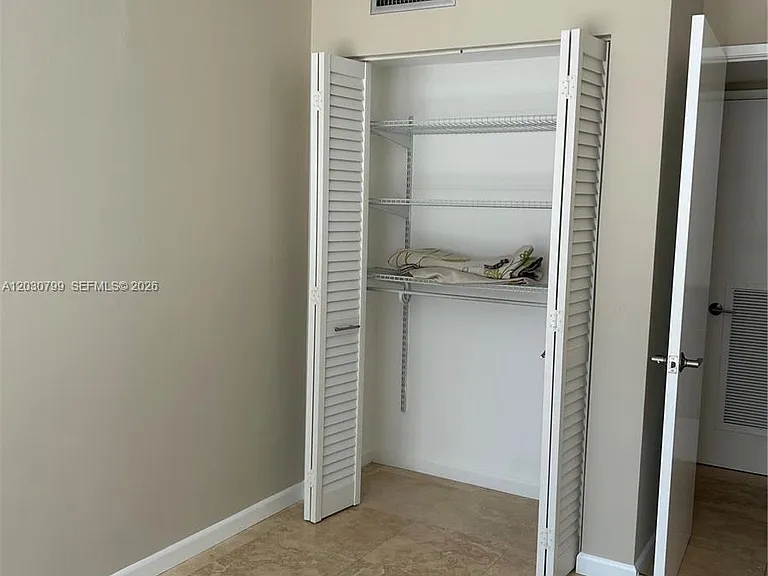600 NE 36th St #417 — Photo 16
