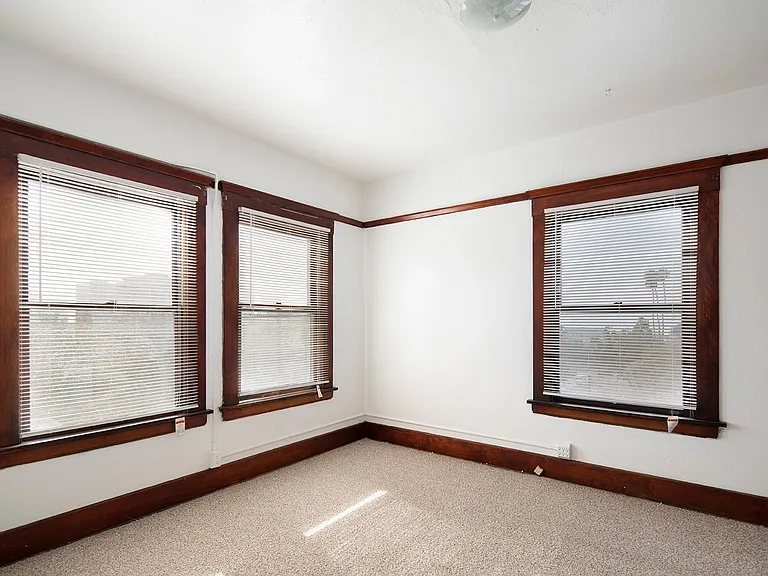 Windsor Apartments — Photo 7