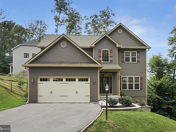 2nd image of 6804 Oakcrest Ct