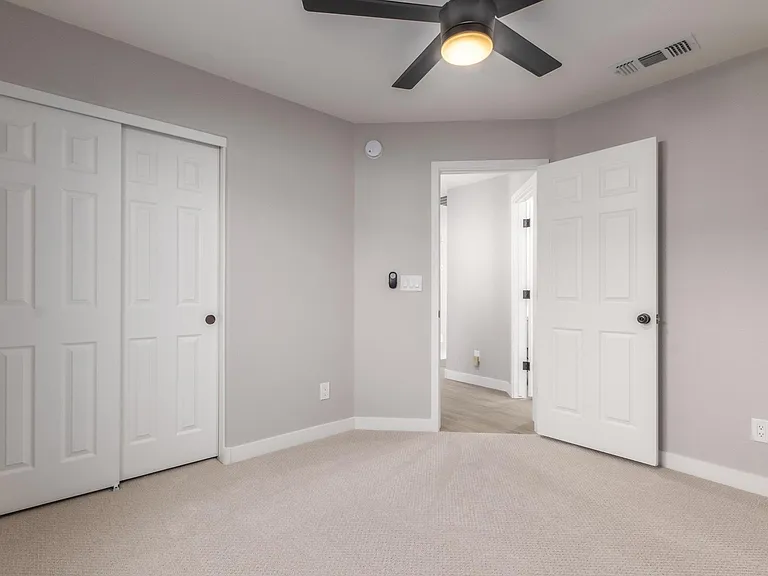 8635 W Paradise Ln — Photo 17
