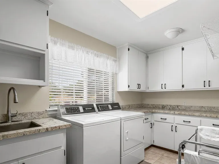 688 Willow Rd — Photo 31