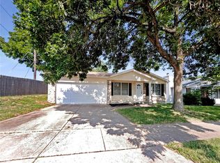 2806 Rose Acres Ln, Maryland Heights, MO 63043