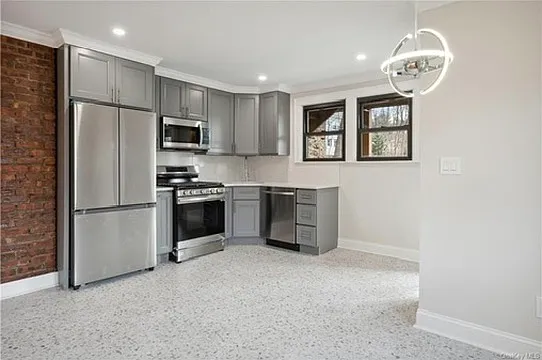 504 Ashford Ave #1W — Photo 5
