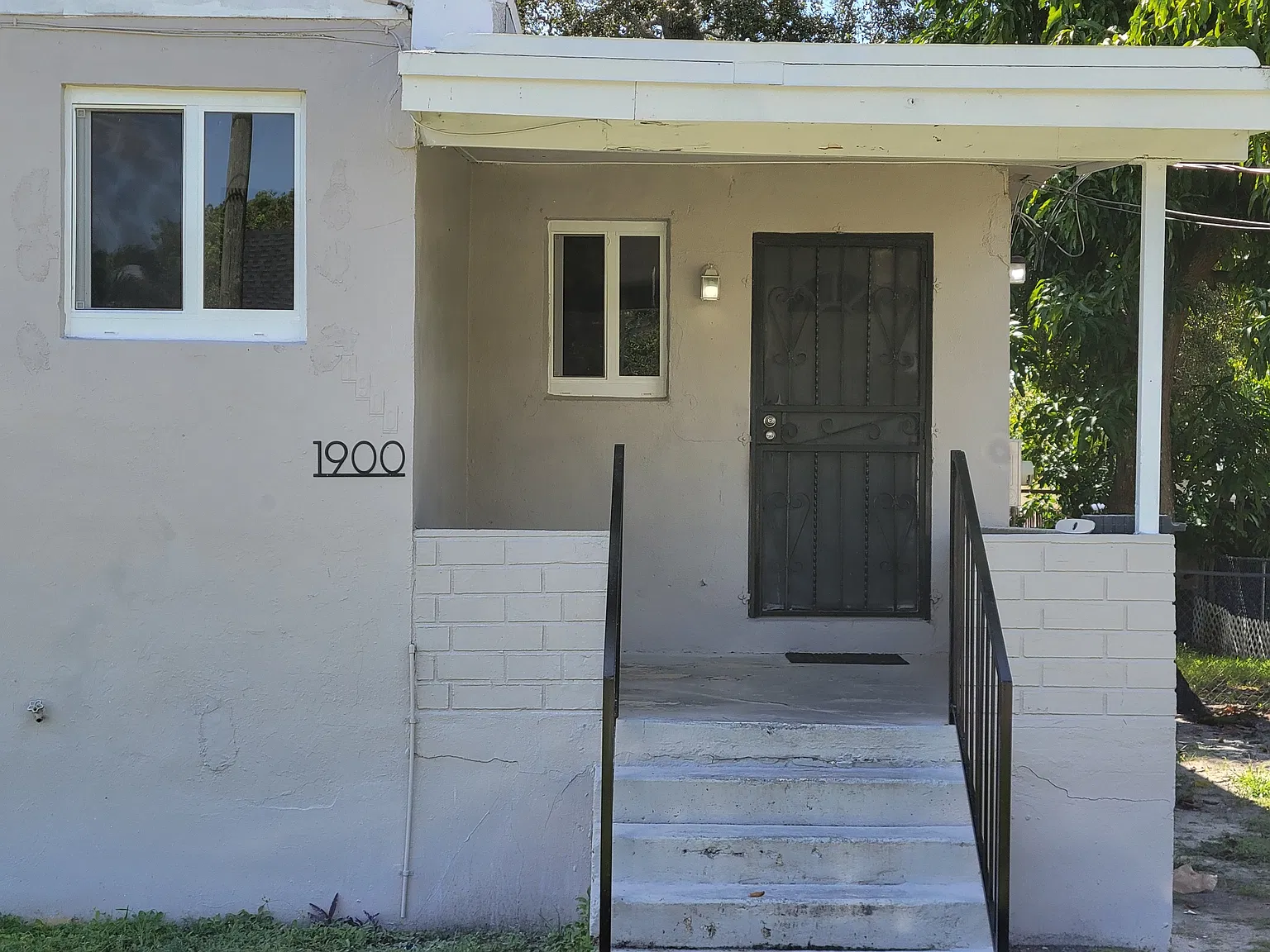 3 bed, 1100 sqft, $3,200 — Photo 2
