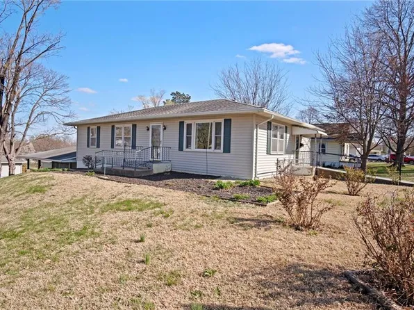 630 Green St, Atchison, KS 66002