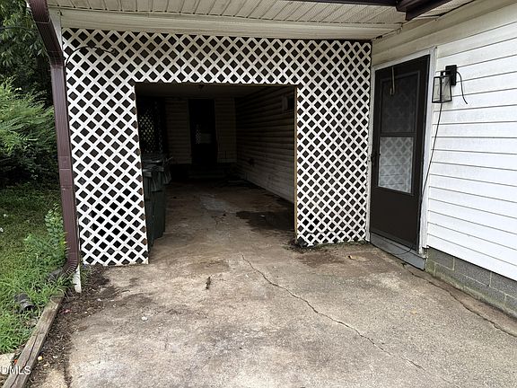 4th image of 808 Campanella Ln