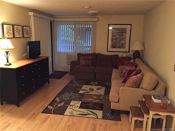 4th image of 130 Coe Ave Unit 2