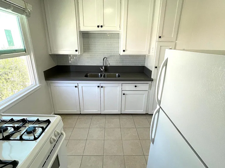 373 Termino Ave #7 — Photo 3