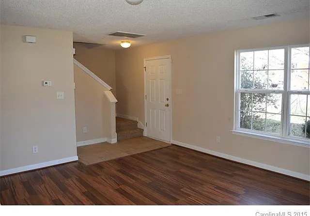 1405 Clooney Ln — Photo 5