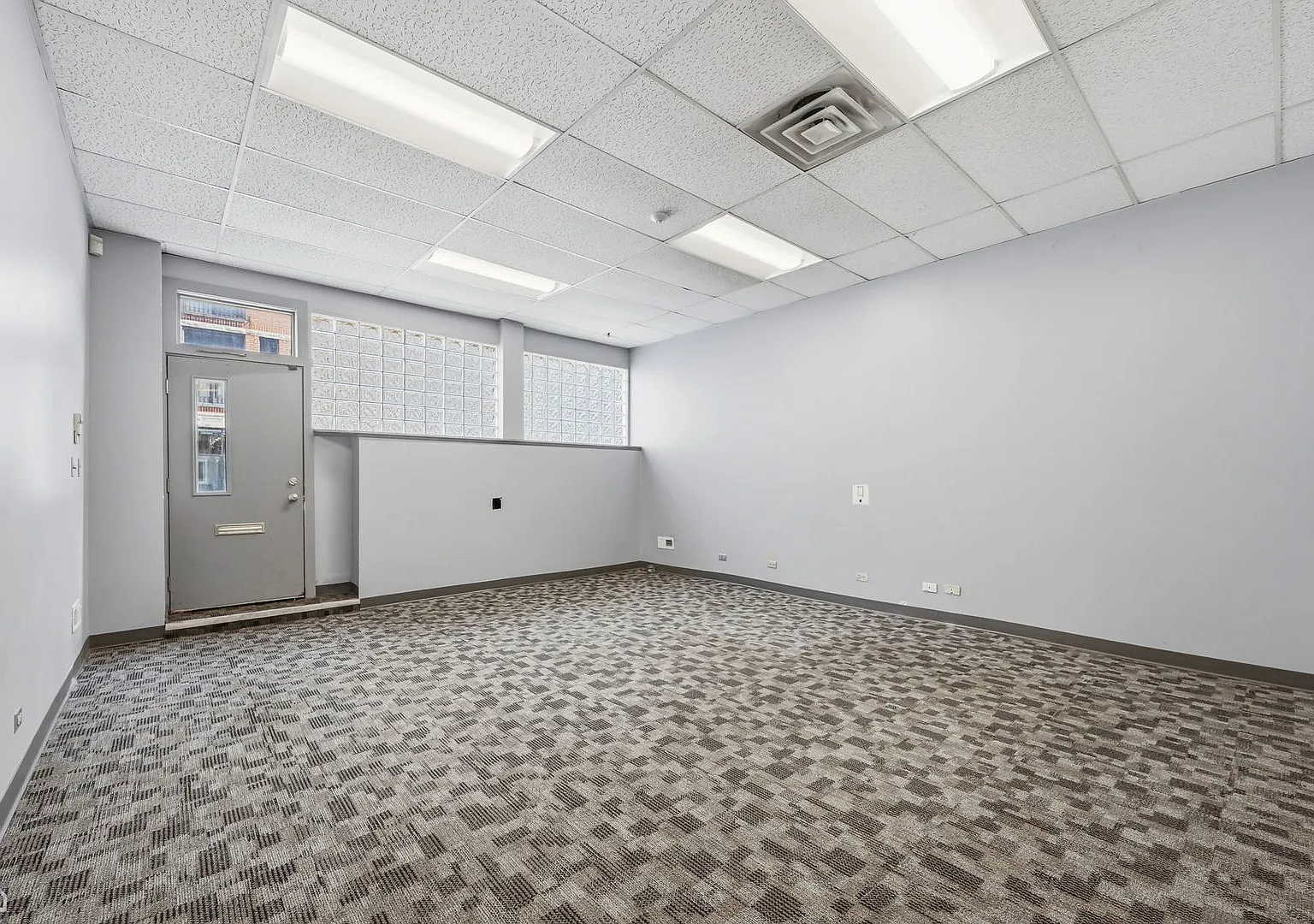 1 bed, 4000 sqft, $4,400 — Photo 2