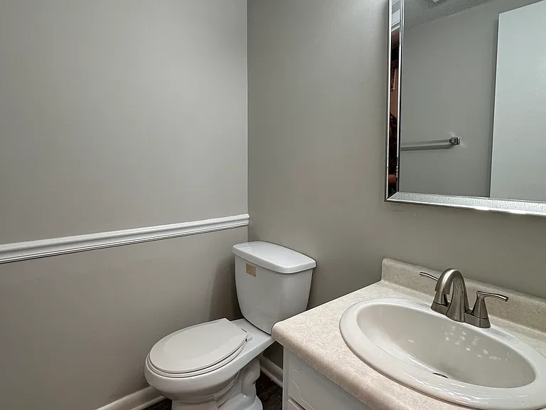 935 Naomi Dr — Photo 17