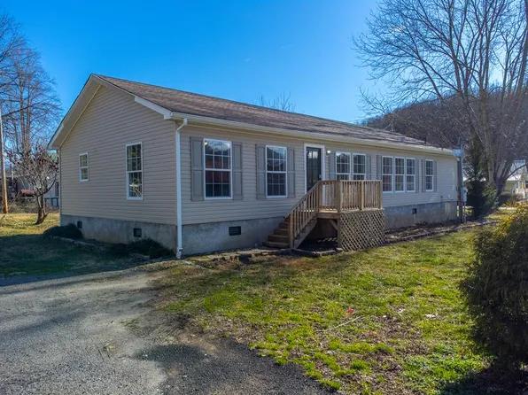 28 Smith St, Sylva, NC 28779