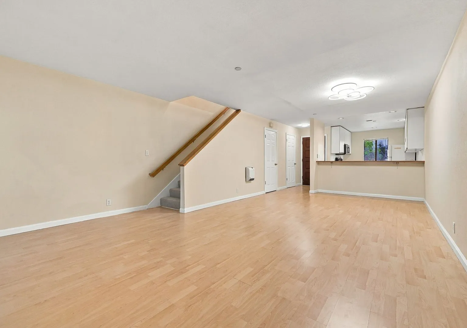Conveniently Located 2 Bed, 2.5 Bath Townhome — Photo 2