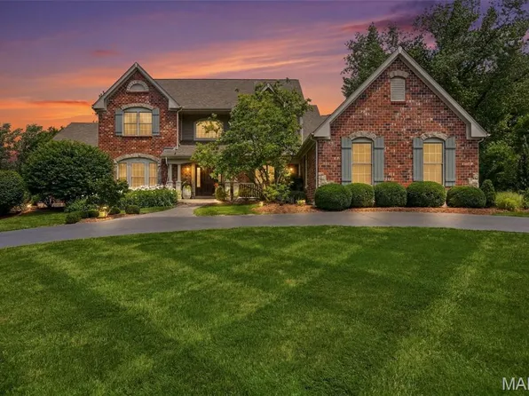 121 Ballas Ct, Saint Louis, MO 63131