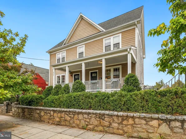 837 Shepherd St NW #2, Washington, DC 20011
