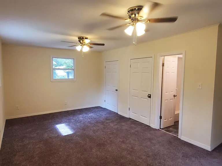 854 Allison St — Photo 2