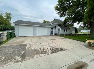 502 9th St SE, Watertown, SD 57201