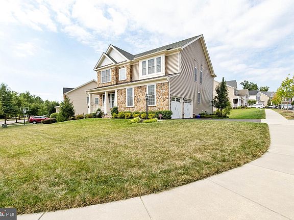 2nd image of 15901 Paynes Farm Dr