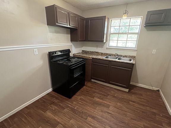 3rd image of 909 Cotton Ave SW APT D