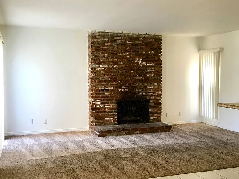 116 N Western Ave — Photo 2