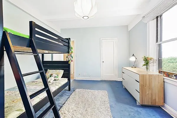 Sold by Avenue Sotheby's International Realty | media 31