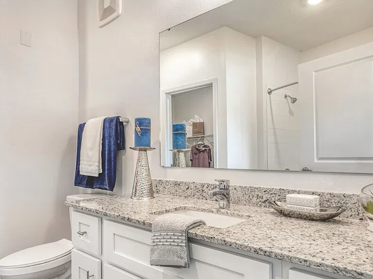Venice Isles Luxury Apartments — Photo 22