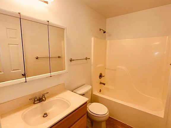 5th image of 2751 S Donovan Dr APT 1