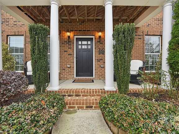 2nd image of 16341 Autumn Cove Ln