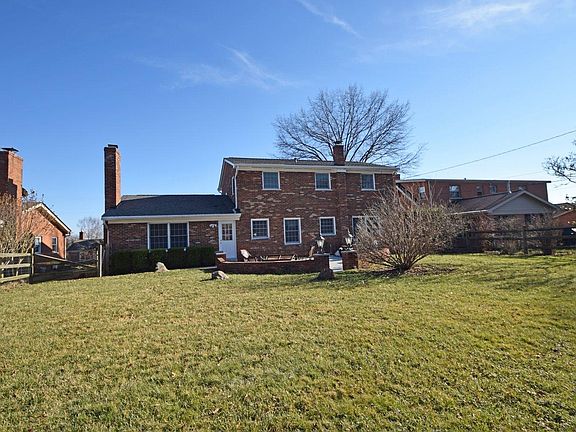4th image of 1715 Mount Vernon Dr