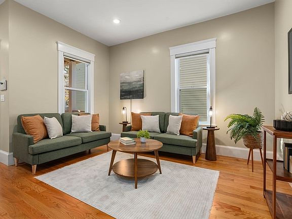 4th image of 19 Pinckney St #1