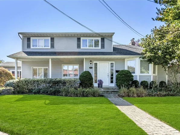 42 Manetto Hill Road, Plainview, NY 11803