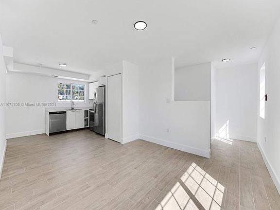 4th image of 1519 Pennsylvania Ave APT 2