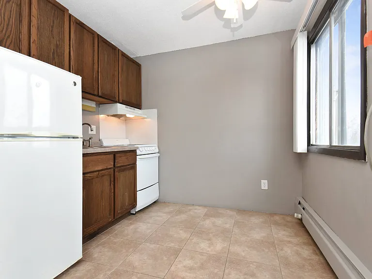 Roseville, MN Rosedale Estates | Kitchen