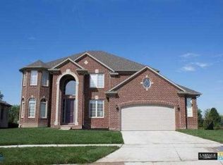 22571 Timbercrest Dr, Macomb, MI 48044