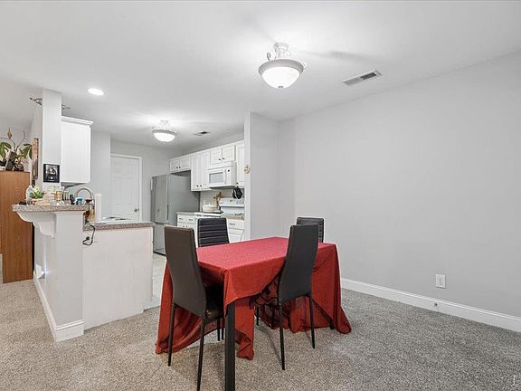5th image of 623 Wyndhurst Dr Unit 210