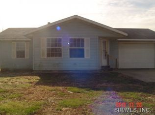7903 Sinclair Rd, Kinmundy, IL 62854