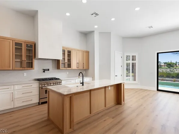 8649 Robinson Ridge Dr, Las Vegas, NV 89117