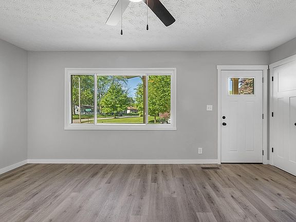 5th image of 2611 Meadow Dr