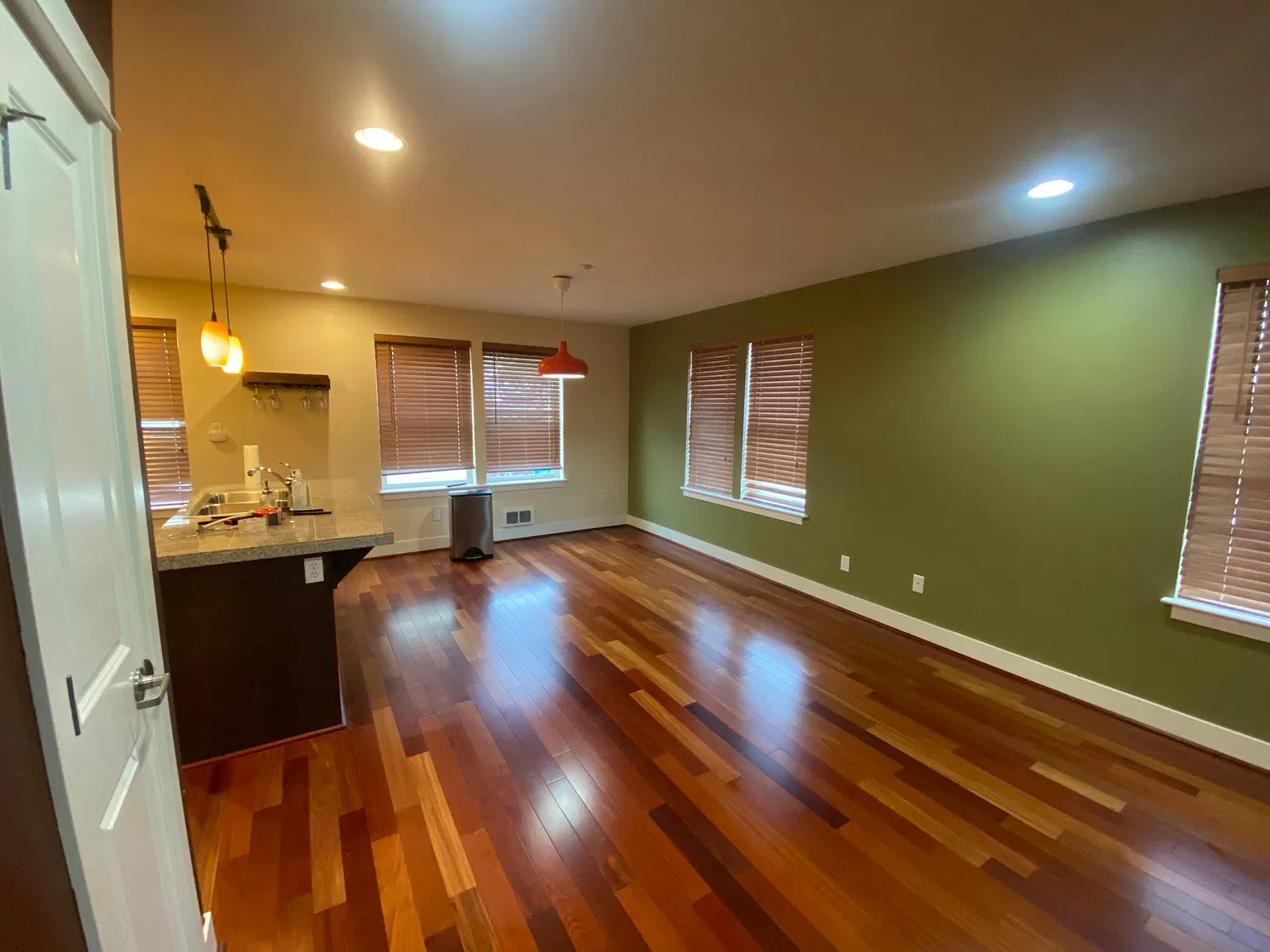 2 bed, 1.5 bath, 1200 sqft, $2,600 — Photo 2