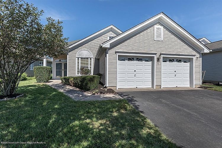 1st image of 5 Summerlawn Dr