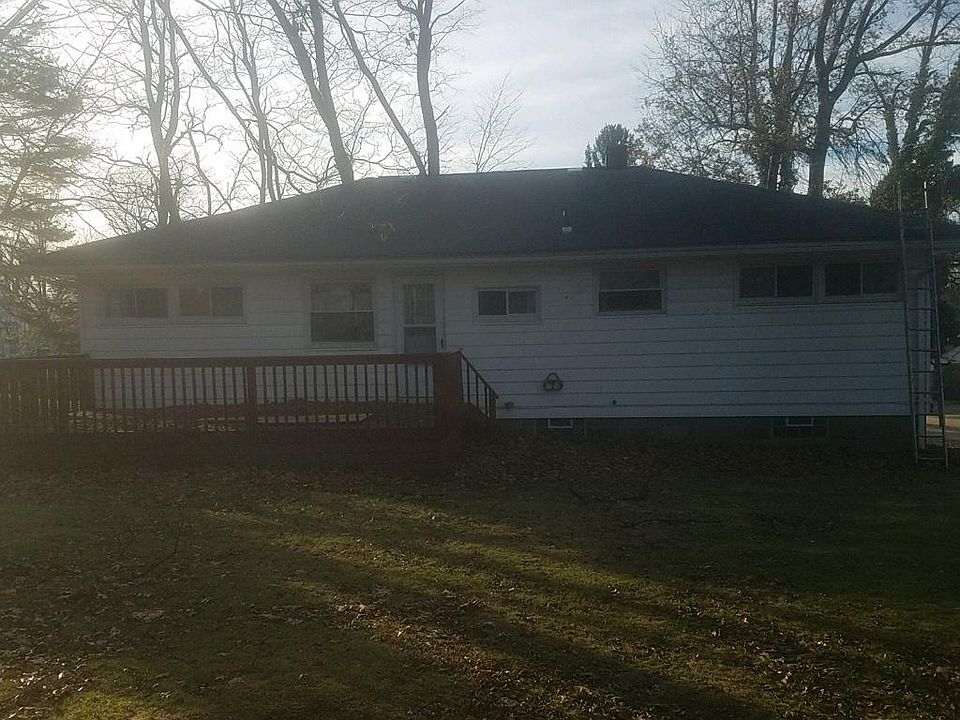 2nd image of 1205 Belleflower Rd