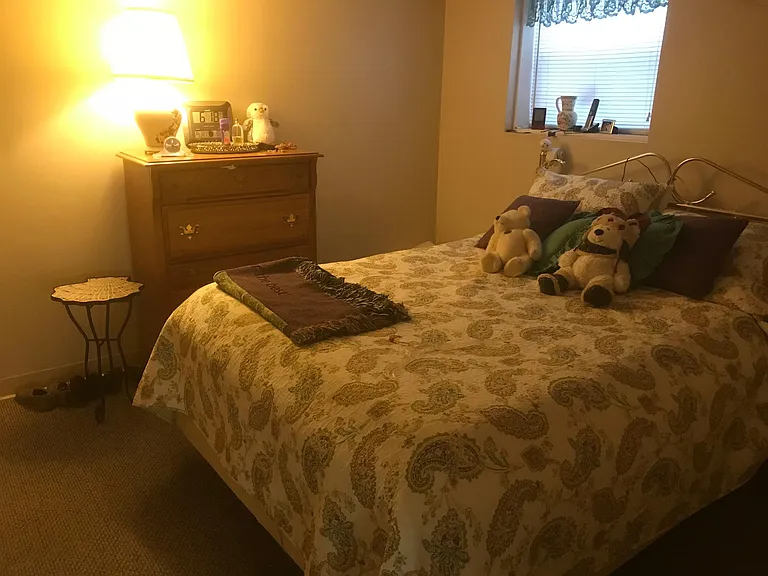 Bedroom for queen size bed